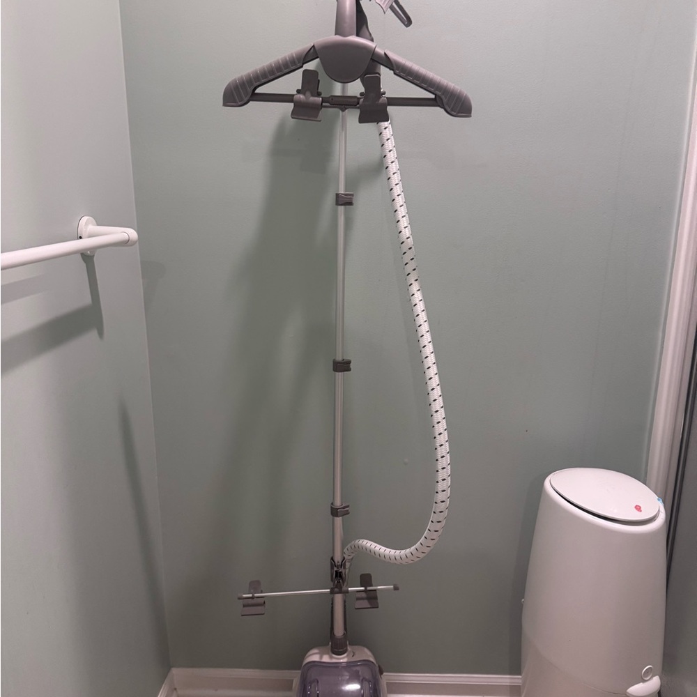 Full size portable garment Steam Cleaner with Drain Control Never Used